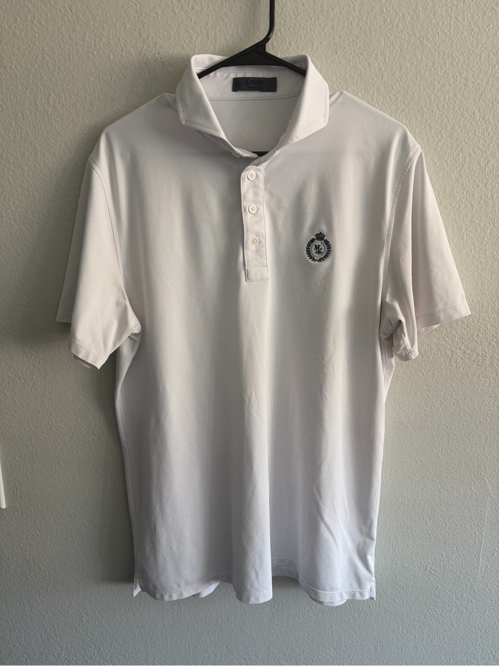 G/FORE White Men’s Polo Shirt w/ Embroidered Crest MVCC Size L Golf Preppy Polo